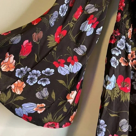 Sonsy Black Floral Off The Shoulder Shorts Romper - Picture 6 of 9